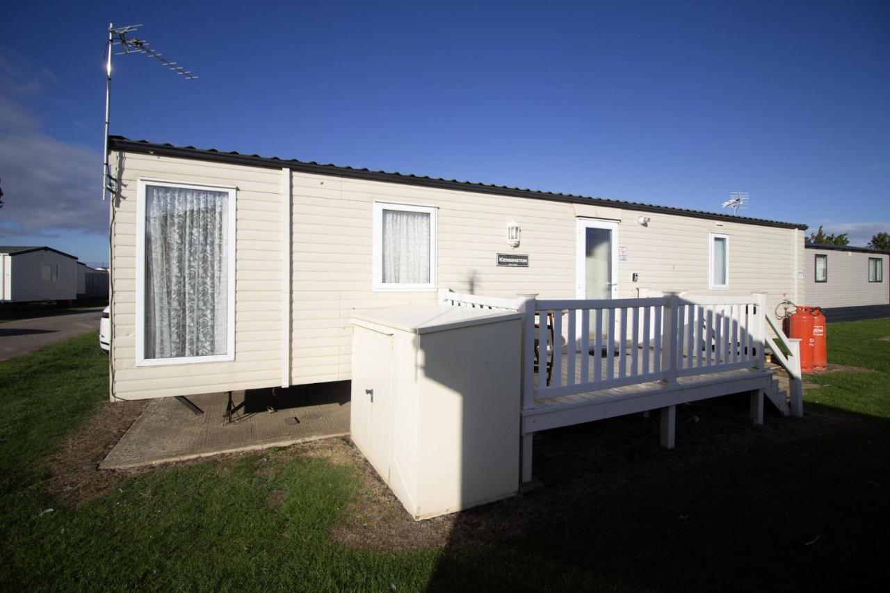 Lovely Caravan With Decking At Heacham Beach In Norfolk, Sleeps 6 Ref 21020C Exteriör bild