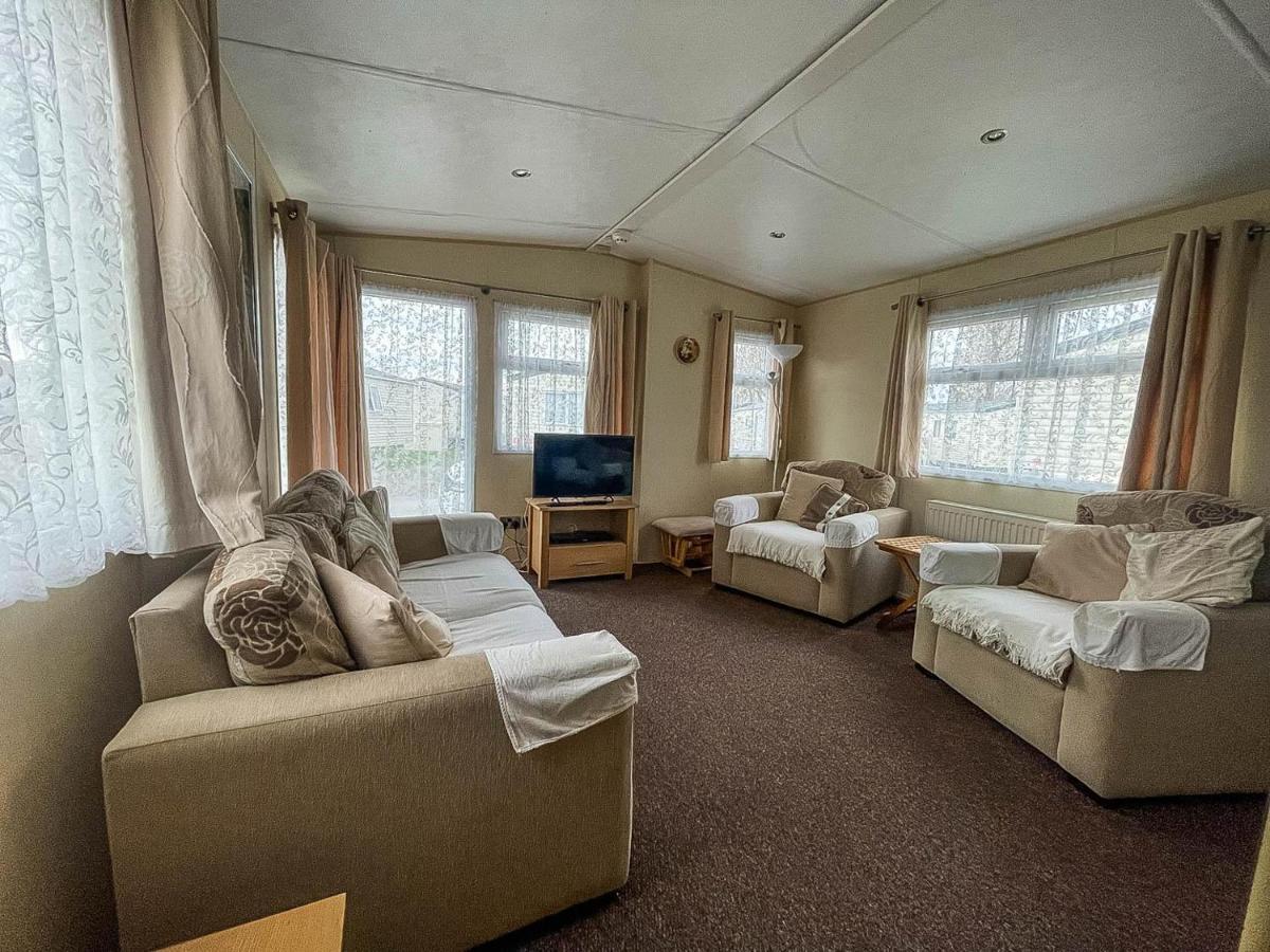 Lovely Caravan With Decking At Heacham Beach In Norfolk, Sleeps 6 Ref 21020C Exteriör bild